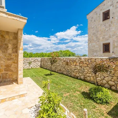 Villa Karin With Heated Pool - By Ta Leut Agency