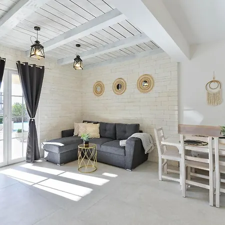 וילה Karin With Heated Pool - By Ta Leut Agency *