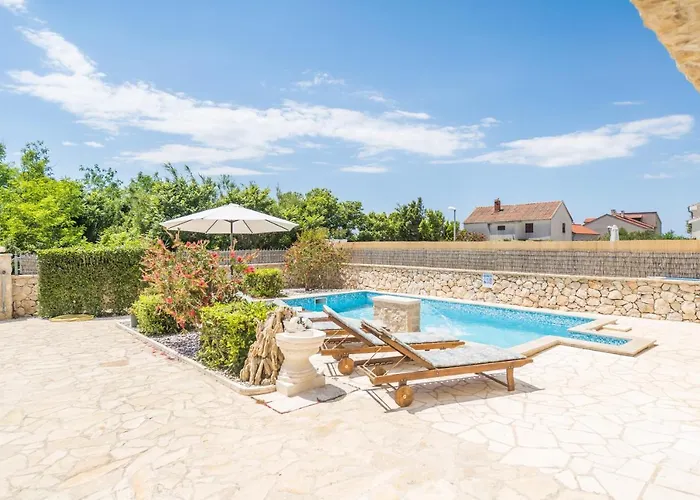 Karin With Heated Pool - By Ta Leut Agency Privlaka (Zadar)
