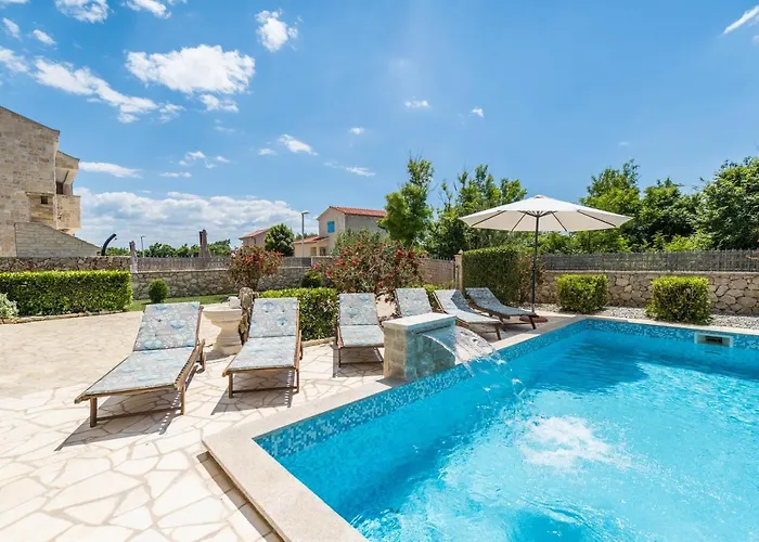 Karin With Heated Pool - By Ta Leut Agency Villa