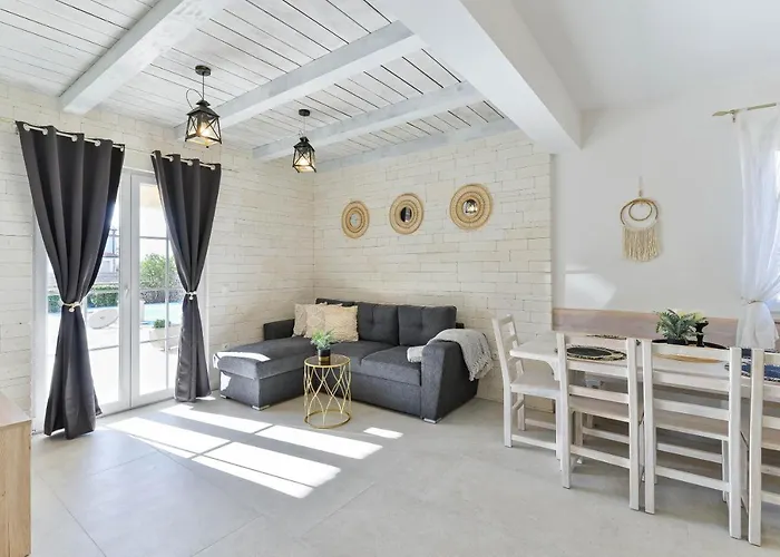 Villa Karin With Heated Pool - By Ta Leut Agency *