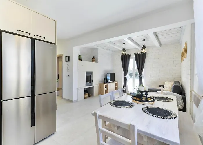 Karin With Heated Pool - By Ta Leut Agency