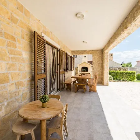 Villa Karin With Heated Pool - By Ta Leut Agency Privlaka (Zadar)