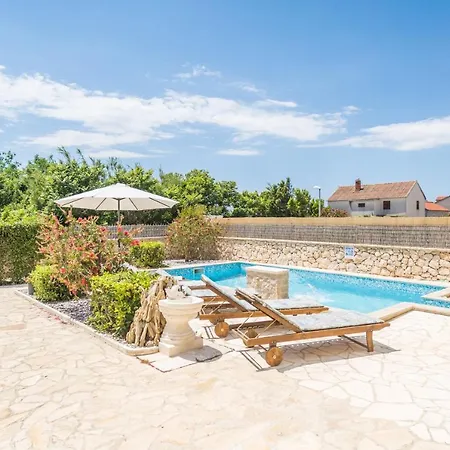 Karin With Heated Pool - By Ta Leut Agency Privlaka (Zadar)