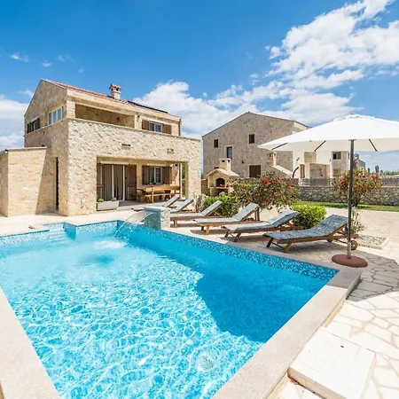 Karin With Heated Pool - By Ta Leut Agency * Privlaka (Zadar)