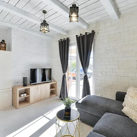 Karin With Heated Pool - By Ta Leut Agency Villa