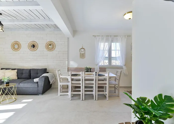 Karin With Heated Pool - By Ta Leut Agency Villa